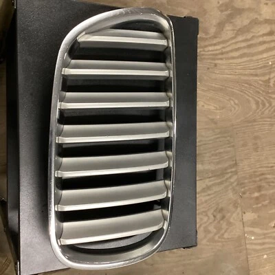 BMW X3 2007 (E83) - parrilla central delantera para pasajeros Foto 1 de 3