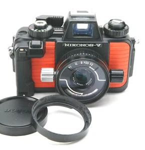Nikon Nikonos-V fotocamera subacquea. Completo di lente, cappuccio e omaggio. TESTATO - Foto 1 di 7