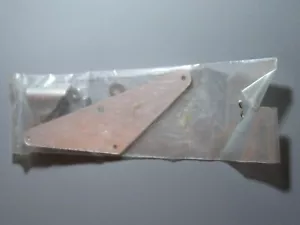 A654 Vintage Triangular Metal Toy + Screw Accessory New In Package - Picture 1 of 4