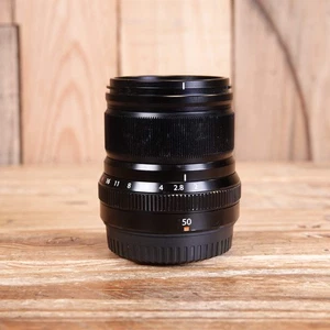 Gebrauchtes Fujifilm XF 50mm F2 schwarz R WR Fujinon Objektiv - Bild 1 von 4