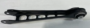 20-25 CADILLAC CT5 BRAZO DE CONTROL DE ARRASTRE INFERIOR TRASERO IZQUIERDO O DERECHO # 104944 - Imagen 1 de 9