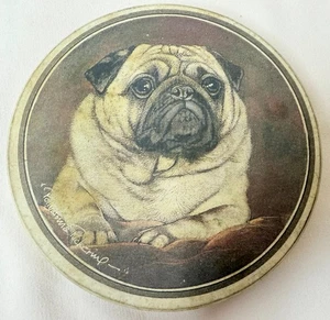 Eine runde Untersetzerfigur der Marke Pollyanna Pflückstein Mops Welpe Hund - Bild 1 von 5