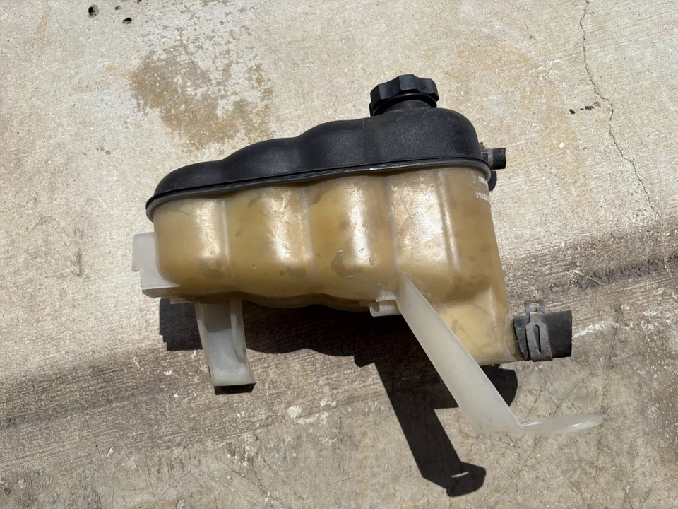 2007-2013 Chevrolet Silverado Avalanche Tahoe Suburban Radiator Surge Tank, OEM - Image 1 of 4