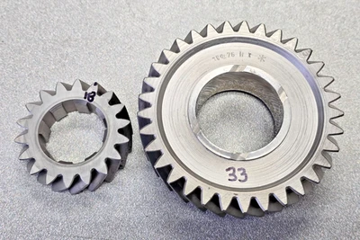 VERY NICE ORIGINAL PORSCHE 911 915 TRANSMISSION HX 18:33 2ND SPEED GEARSET #8318 - Image 1 of 4