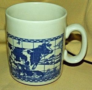 TAZA VACA HOLSTEIN BECERRO BEBÉ AZUL BLANCO TAZA DE CAFÉ CHURCHILL INGLATERRA AZULEJOS TERNEROS. - Imagen 1 de 9