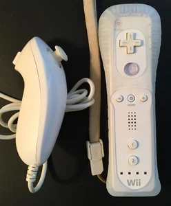 Official Nintendo Wii Wiimote Remote Controller Set w/ Nunchuck Sleeve - TESTED - Picture 1 of 3