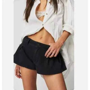 Free People We The Free Größe 28 BlueBell tief plissierte Shorts schwarz - Neu ohne Etikett - Bild 1 von 10