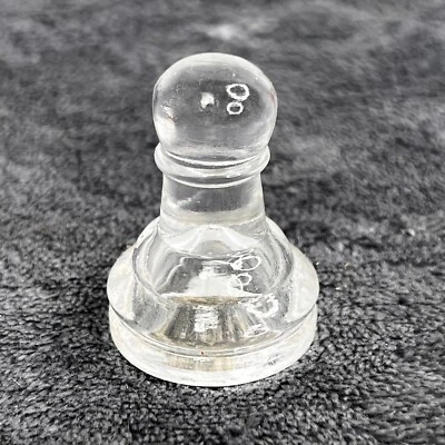 Reemplazos de piezas de ajedrez de vidrio transparente y esmerilado tamaño más grande se venden individualmente Foto 1 de 4