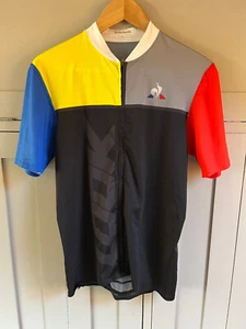Le Coq Sportif LOOK Limited Edition Herren Radtrikot | Schwarz/Grau/Rot | Medium - Bild 1 von 8