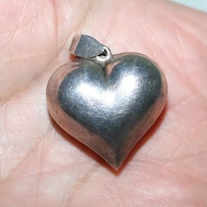 VINTAGE PPC 925 STERLING SILVER PUFFY HEART PENDANT - Picture 1 of 4