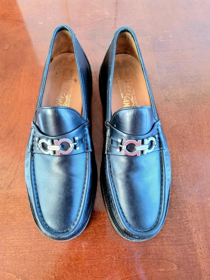 FERRAGAMO CLASSIC BLACK LEATHER RUBBER SOLED GANCINI BIT LOAFERS - Image 1 of 4