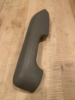 1996 - 2002 年丰田 4Runner 左后驾驶员侧门扶手皮革灰色原始设备制造商 — 第 1/4 张图片