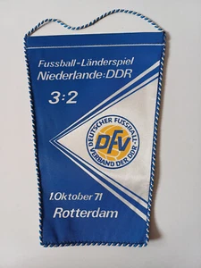 Länderspiel DDR DFV Wimpel - Niederlande 1971 Buschner Autoggramm - Bild 1 von 1