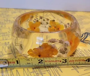 Vintage 70's Lucite Bangle Bracelet with Real Flowers & Baby's Breath. AMAZING! - Picture 1 of 15