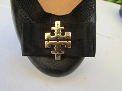 Bailarina plana Tory Burch Caroline charol negro con logotipo de medallón 5,5 Foto 1 de 4