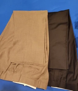 Kirkland signature Mens Flat Front 2 pare Pants sz 44-30.NWT - Picture 1 of 7