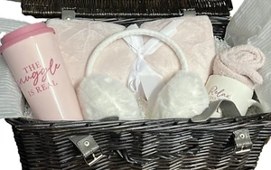 NEW PAMPER HAMPER FOR HER *SNUGGLE THROW/EAR MUFFS/CUP/SOCKS/TRAVEL MUG - Picture 1 of 1