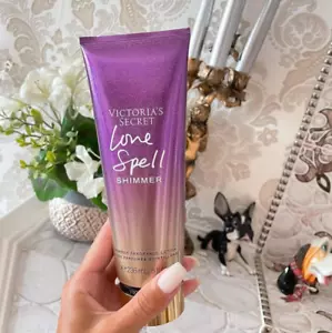 Victoria's Secret Love Spell Shimmer Fragranza Lozione Corpo 236 ml Nuovo - Foto 1 di 1