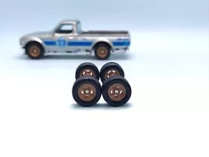 R151 Hot Wheels 1/64 Real Riders # 5 razze pneumatici ruote lunghe in gomma bronzo 10 mm - Foto 1 di 5