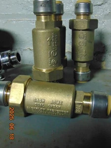 (1) Cash Acme Serie BF-1 Preventitore Riflusso Doppio Controllo 3/4” Morso di Squalo 175 psi - Foto 1 di 2