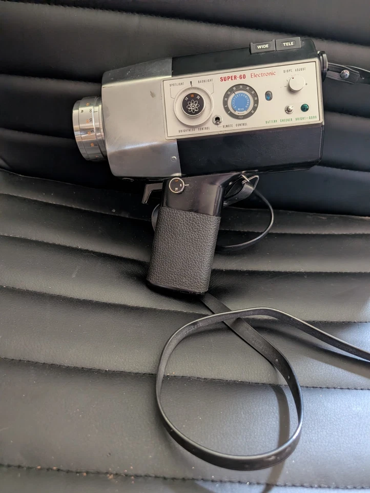 Винтажная электронная кинокамера YASHICA Super SU-60E Super 8 - не протестирована -  - Изображение 1 из 4