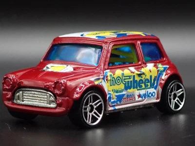 1969-1976 Mini Cooper Mark III 1:64 Scala da Collezione Diorama Modellino Auto, - Immagine 1 di 4