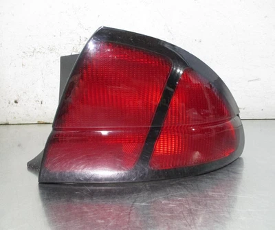 Luz trasera exterior derecha lado pasajero Chevrolet Lumina 1997-1999 OEM-05976388 Foto 1 de 4