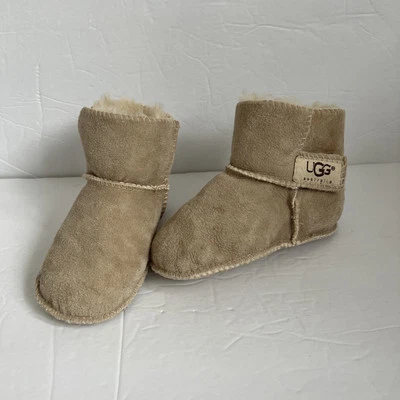 Botas Baby Ugg clássicas marrom claro tamanho médio? Botas shearling unissex de camurça - Imagem 1 de 4
