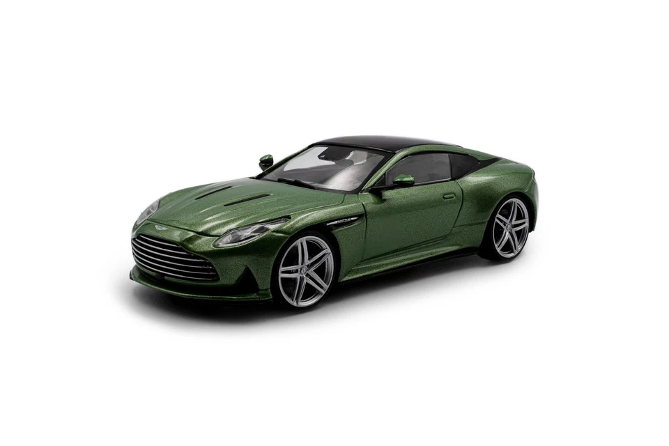 Aston Martin DB12 Iridescent Emerald 2023 - Photo 1/1