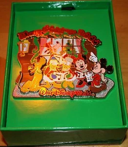 Pin de Cuentos Disney Feliz Navidad de Mickey Mouse & Friends - Imagen 1 de 2