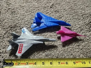 Vintage Processed Plastic Fighter Jets Airplanes ✈️ And Small One Made In Hong - Picture 1 of 11