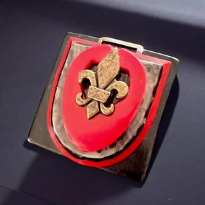 Broche de baquelita oro rojo flor de lis Art Deco en capas vintage prendedor llamativo - Imagen 1 de 8