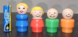 Lotto di 4 corpi in plastica Fisher Price Little People - Foto 1 di 7