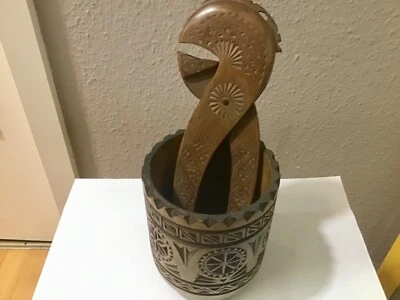  Nussknacker  mit Nussschale Folklore Vintage Holz —Becher— wohl handgeschnitzt  - Bild 1 von 4