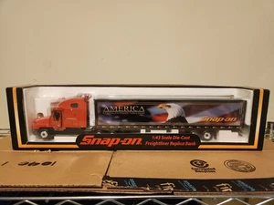 Snap-On Crown Premiums 1:43 Die-Cast Freightliner Replica Bank - America L1504 - Picture 1 of 13