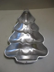 Wilton Aluminum Christmas Tree Cake Pan 2105-2058 Holiday 2001 Winter Seasonal - Picture 1 of 7