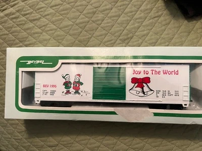 HO Bev-Bel #12023 1993 Christmas Joy to the World 50' Boxcar with Carolers - Image 1 of 4