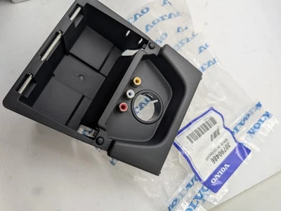 Genuine Volvo XC90 Rear Seat Entertainment Screen Ashtray Housing RCA In - Image 1 of 2
