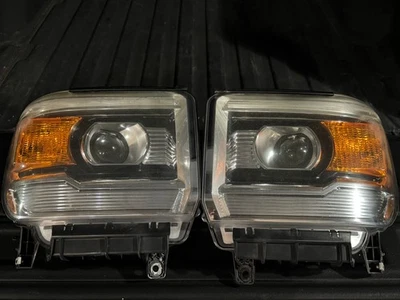 Par de faros OEM 14-15 GMC Sierra 1500 sin detalles LED Foto 1 de 4