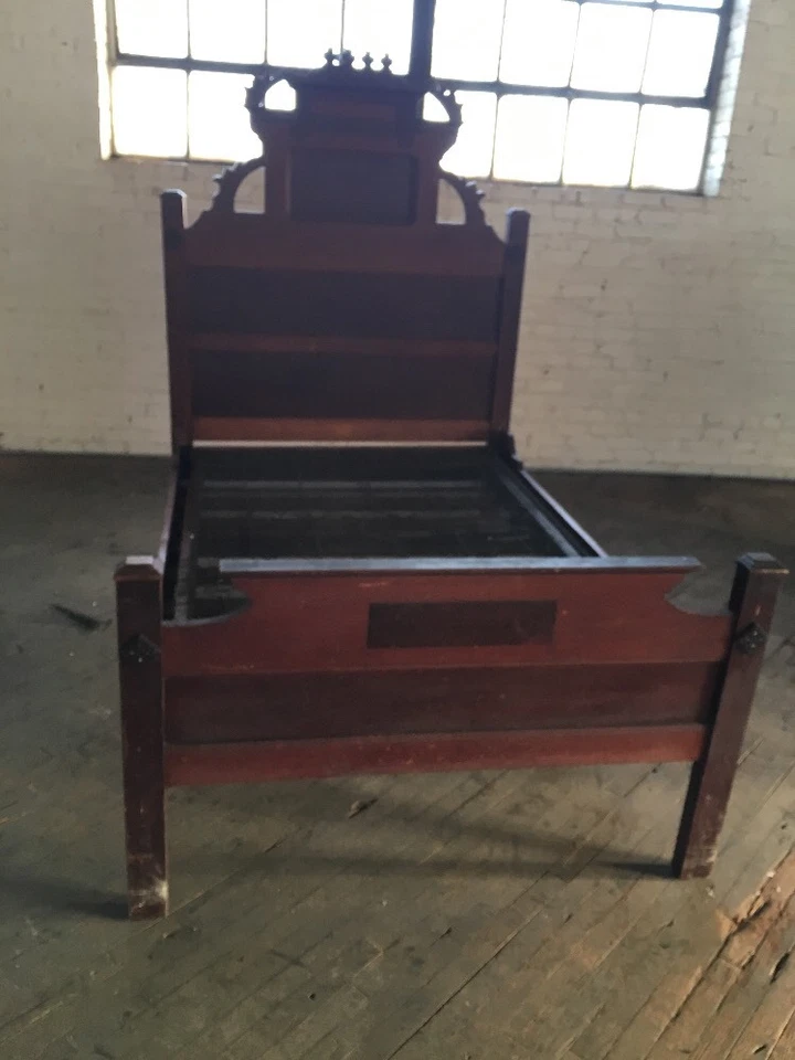 Victoriano-1800 Estético-Tamaño 3/4 Cama-Stickle Estate-Castaño St Bowling Verde Foto 1 de 4