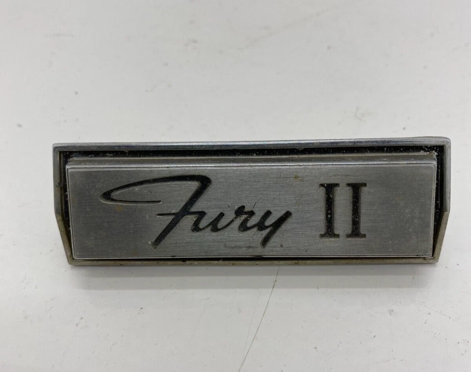 1966 年普利茅斯 Fury II 烤架徽章 Mopar 前饰装饰成型徽章 — 第 1/4 张图片
