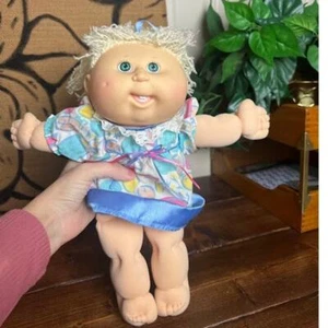 1990 Vintage Cabbage Patch Kids First Edition Hasbro Blonde Hair Green Eyes - Picture 1 of 6