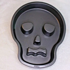 12" WILTON Non-Stick HALLOWEEN SKULL HEAD Cake Pan  Dia De Los Muertos Cake Mold - Bild 1 von 5