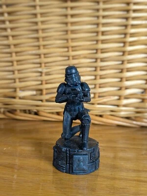 Star Wars Saga Edition Chess Replacement Piece - Storm Trooper Black 2005 - Image 1 of 2
