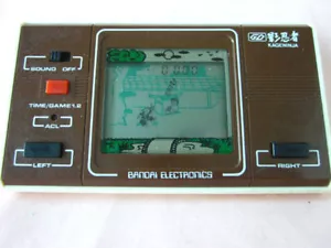 80s BANDAI HANDHELD GAME WATCH KAGE NINJA KAGENINJA ELECTRONIC RETRO JEU *WORKS* - Picture 1 of 2