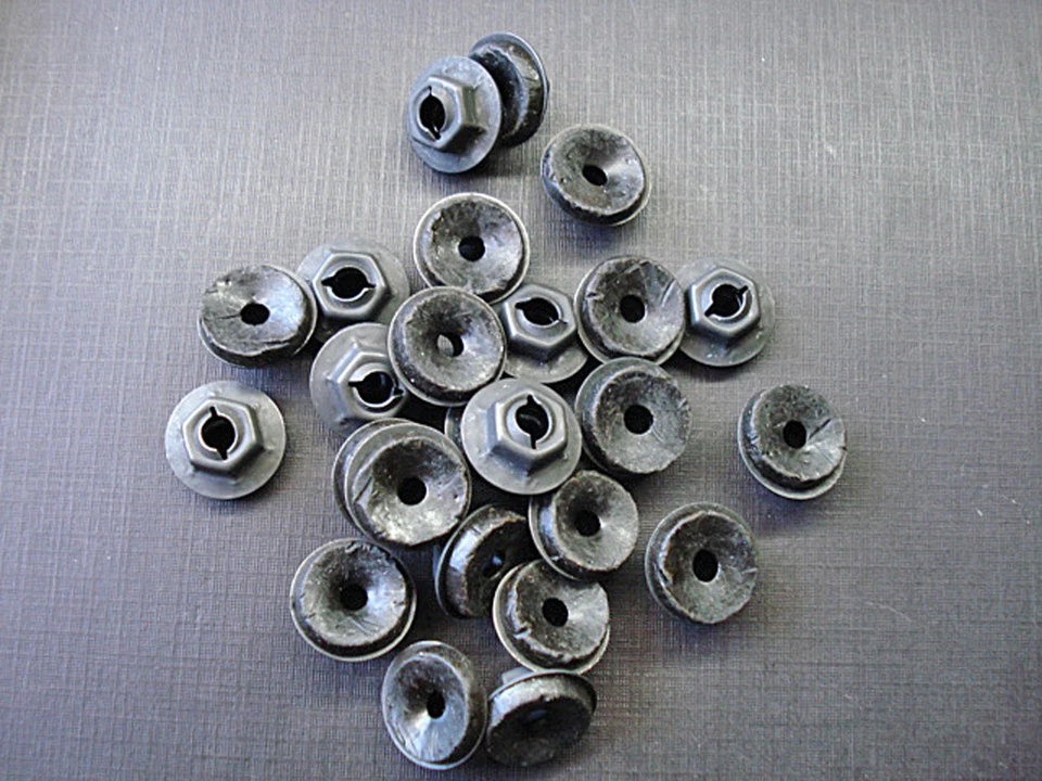 25 GM Chevy Pontiac 3/16" emblema placa de identificación rosca negra corte sellador tuercas  Foto 1 de 4