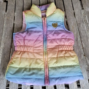 Nuevo JUICY COUTURE Bebé Niña Arco Iris Chaleco Acolchado 18 Meses - Imagen 1 de 6