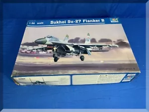 KIT MODELLINO TROMBETTISTA 02224 - SCALA 1:32 SUKHOI SU-27 FLANKER B - CONTENUTO SIGILLATO - Foto 1 di 12