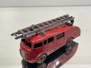 DINKY TOYS 555 FIRE ENGINE WITH EXTENDING LADDER -RED L13.5cm- FAIR - 517 - Imagen 1 de 8