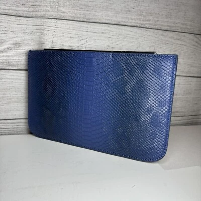 Cartera Zara básica imitación piel de serpiente azul bolso sin asas sobre pequeño defecto ver fotos 12x7,5 Foto 1 de 4